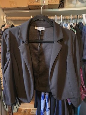 Shelby & Palmer Black Cropped Blazer with Three-Quarter Sleeves
